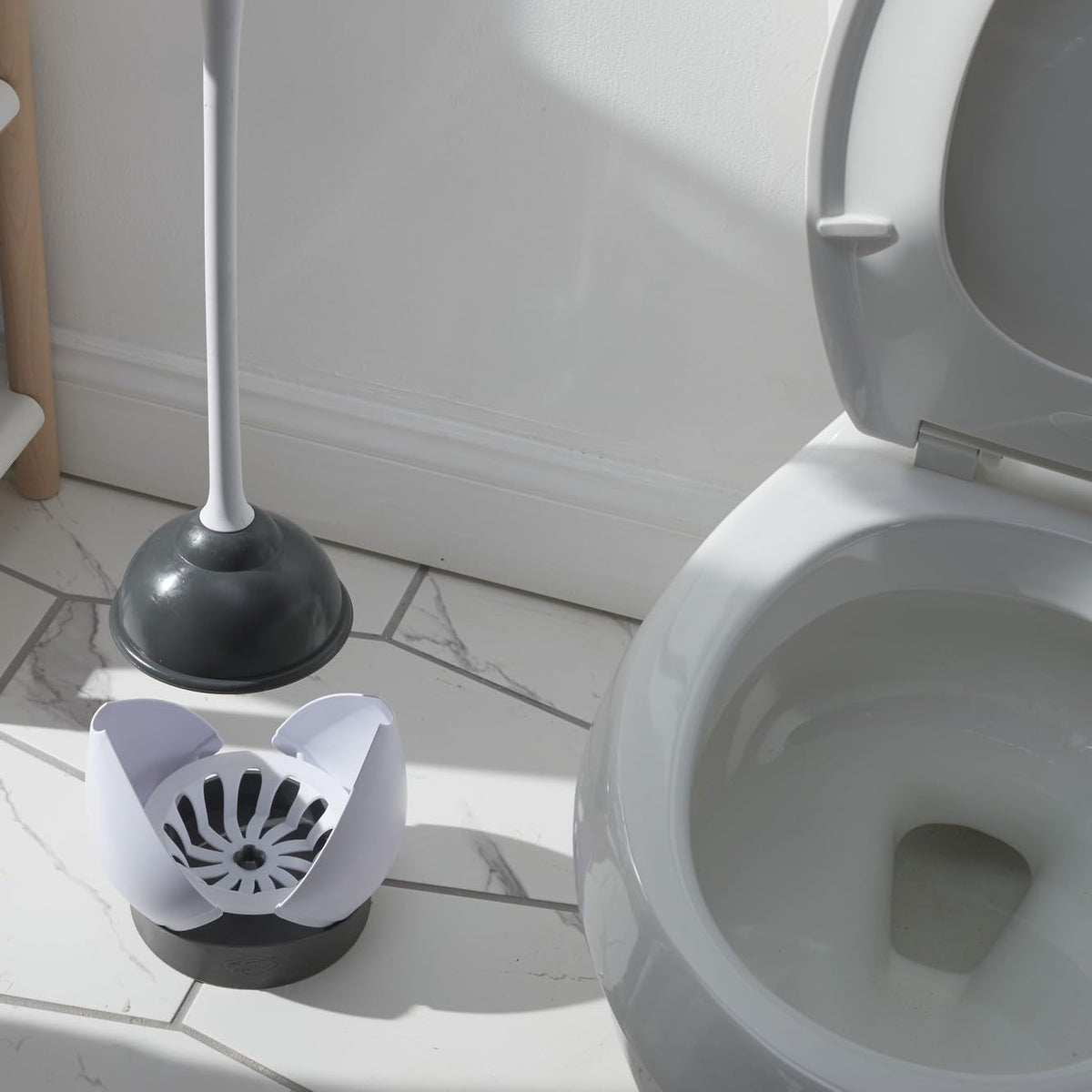 Clorox Toilet Plunger with Hideaway Holder Caddy Heavy-Duty Compact Design with Non-Skid Rubber Base for Bathroom Convenient Storage Toilet Unclogger. 6.5x19.5-Inch. White